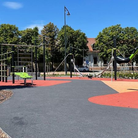 Bristol Apartments Baja Εξωτερικό φωτογραφία